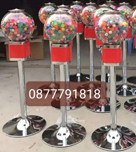 Вендинг машина за топчета и капсули работи с 1 евро  или 50 евро цента