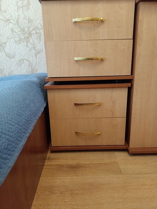 Продам спальный гарнитур.