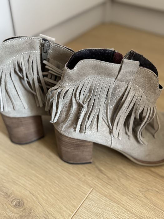 Обувки от естествен велур и кожа