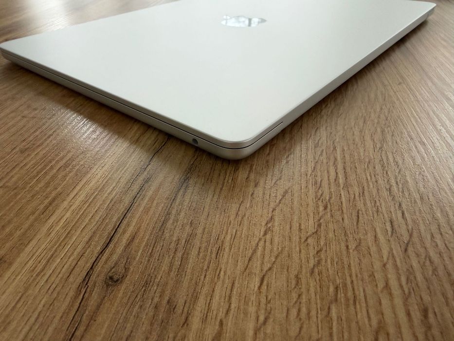 MacBook Air 15" M4 Chip 10-CPU, 10-GPU, 16GB RAM, 256SSD В ГАРАНЦИЯ