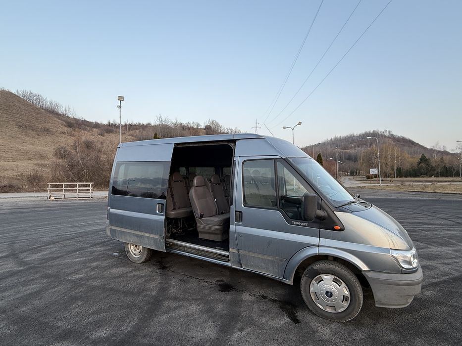 Ford Transit Multivan 2001 – 8+1 locuri, spațios și fiabil