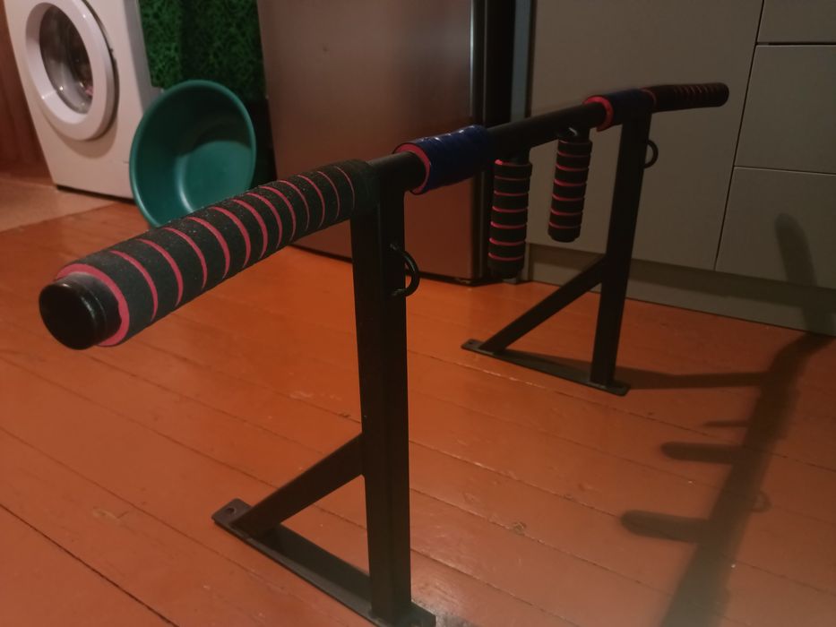 Продам турник настенный