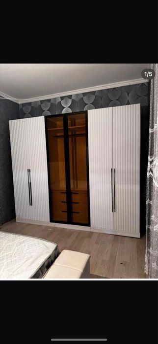 Шкаф и туалетный столик