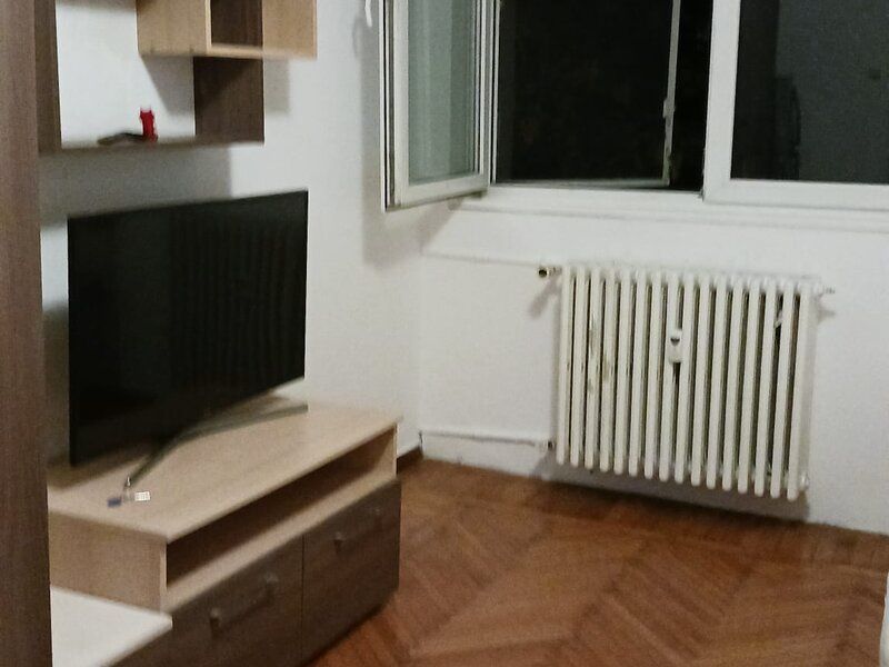 Titan Metrou, Proprietar, Mall Titan, Parc IOR, totul  la 2 pași 
250 €