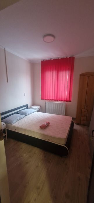 Inchiriez apartament 3 camere parter