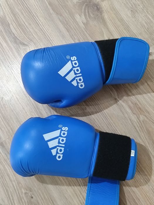 Продам оригинальные перчатки для бокса одевал один раз