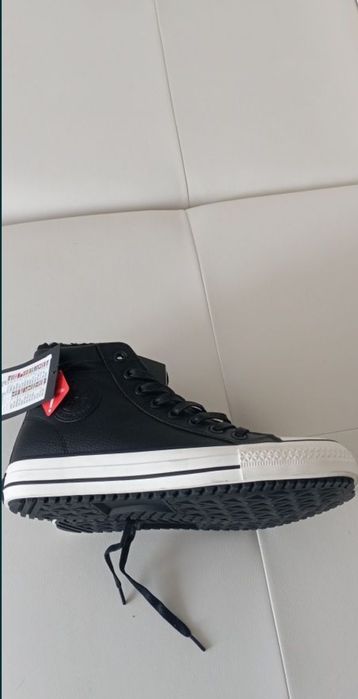 Vând ghete sport,produs de calitate mărimea 39,noi nouțe.