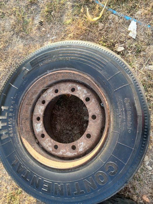 Vand 2 roti de camion marimea 445/45 r 19.5 500 roni bucata trimit si in tara