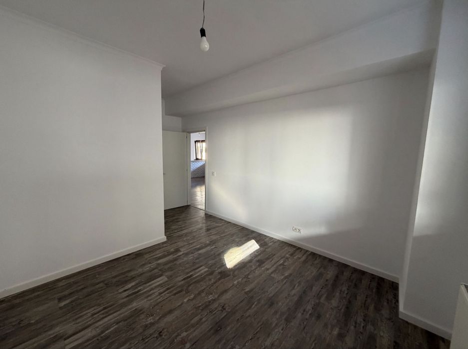 Vând apartament 3 camere în Tomis Plus