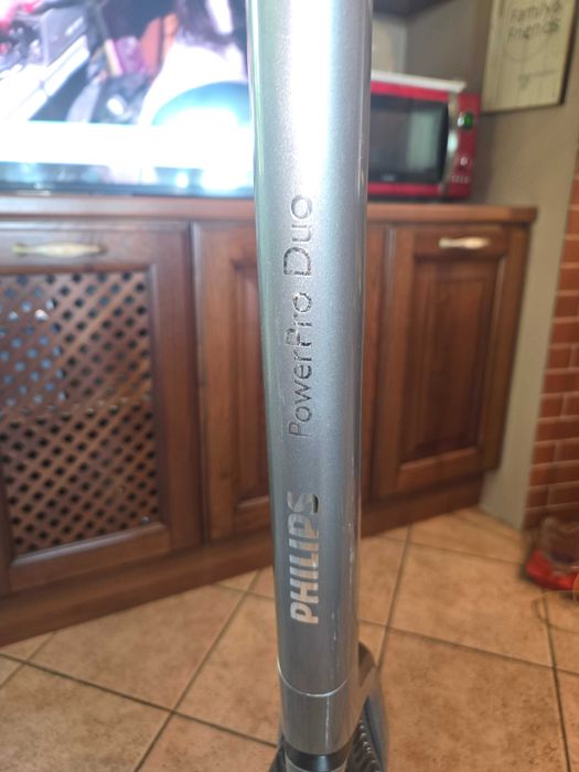 Безкабелна прахосмукачка Phillips Power Pro duo