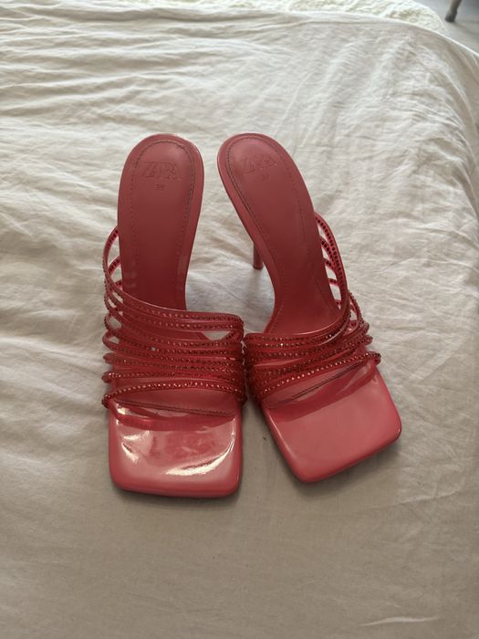 Розови чехли Zara