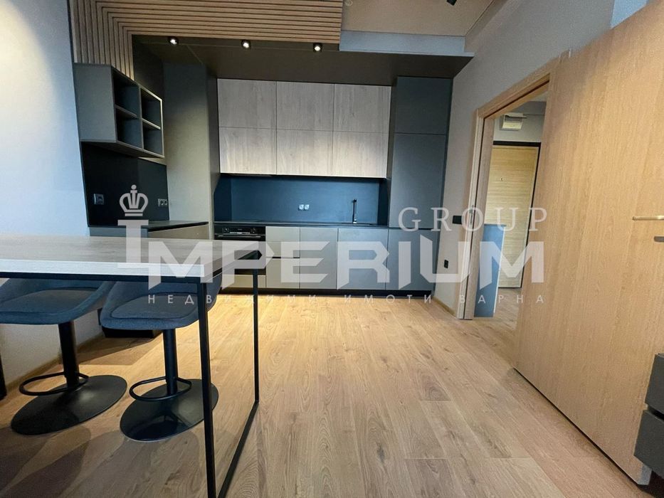 Страхотен апартамент с огромна тераса + ПАРКОМЯСТО в цената, кв. Бриз