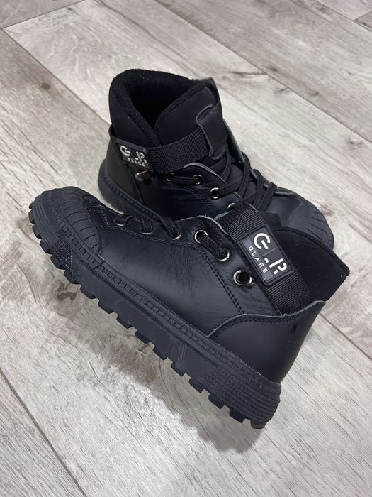 Продам ботинки на мальчика