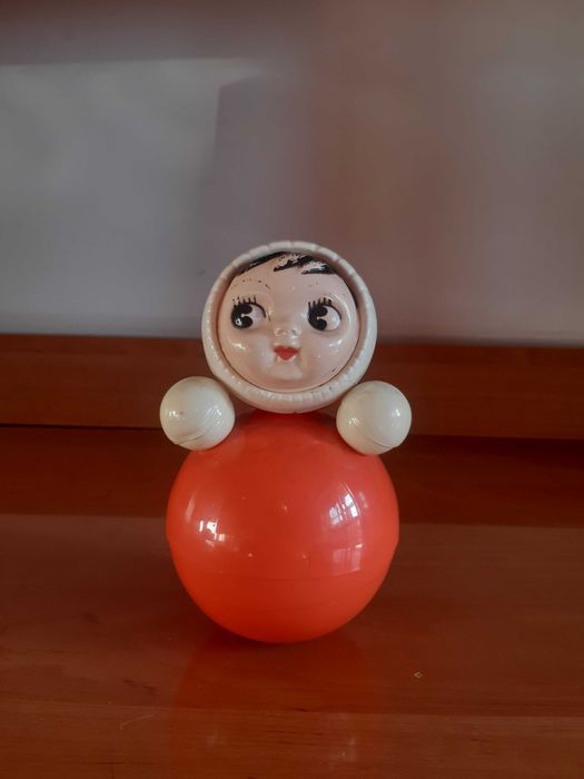 Неваляшка- руска кукла, ретро