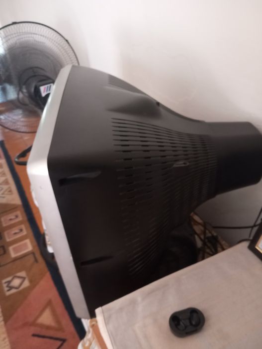 Телевизор LG нормальный