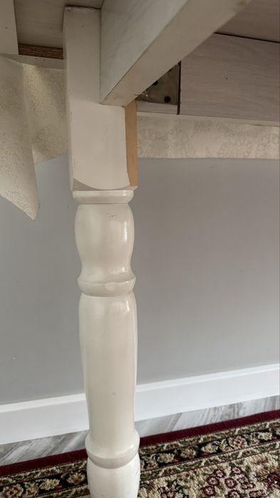 гостинныйға стол сатылады