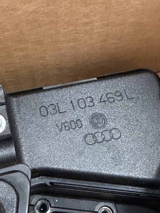 Капак на клапани audi a4 b8 2.0tdi CAGA 143