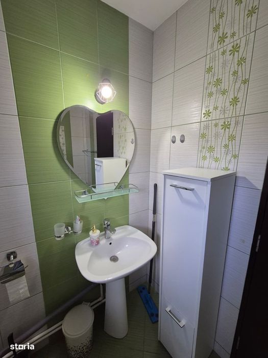 Se oferă spre închiriere apartament 3 camere, 70 mp, mobilat și utilat