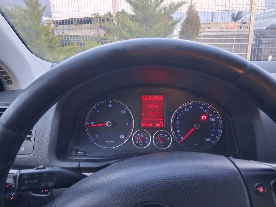 Vând golf 5,merge bine