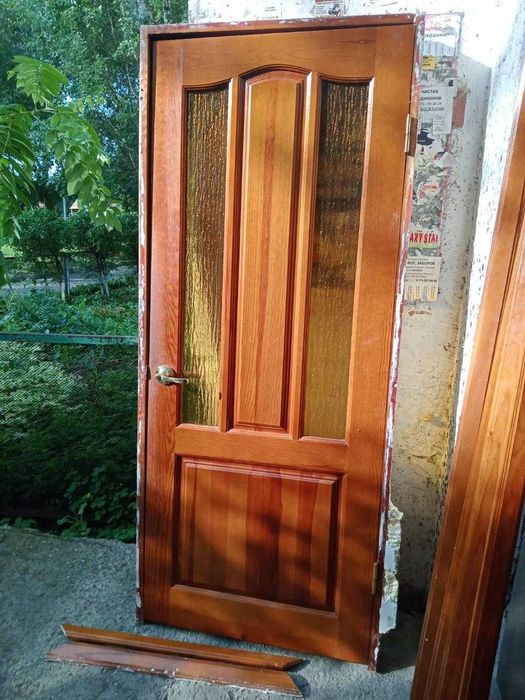 Продам деревянные межкомнатные двери