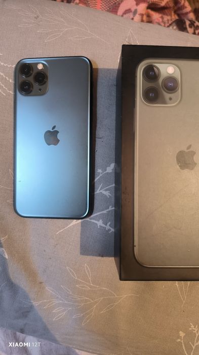 IPhone 11 pro, Moto razr 40,