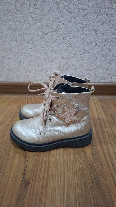 Продам Детские ботинки