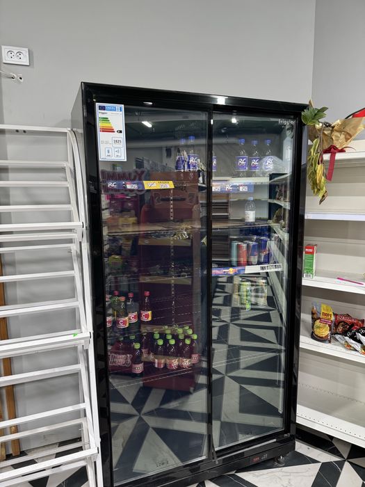 Продам холодильники и морозильник.