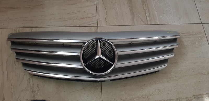 W245 решетка с емблема Мерцедес Б класа 2005-2008