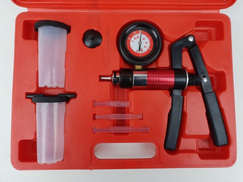 Dispozitiv Pompa cu vaccum aerisit lichid de frana