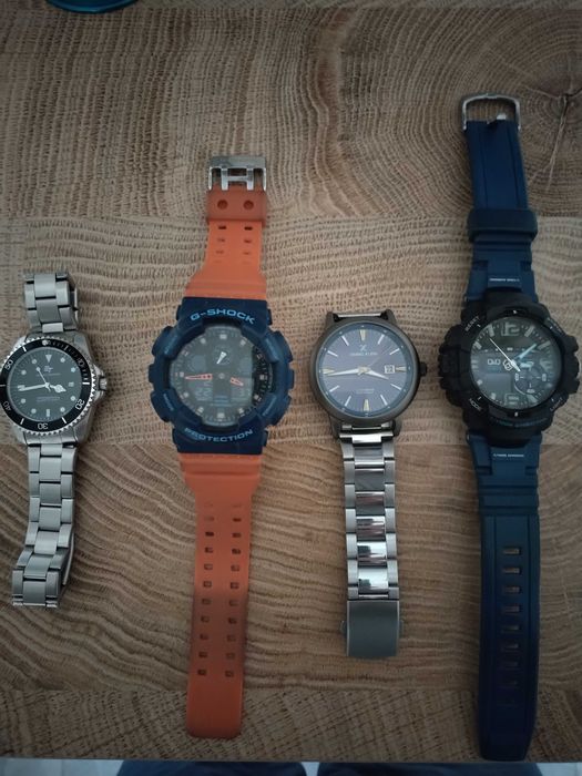 Продават се ,работещи.Само Q&Q е за батерия..20 евро за брой