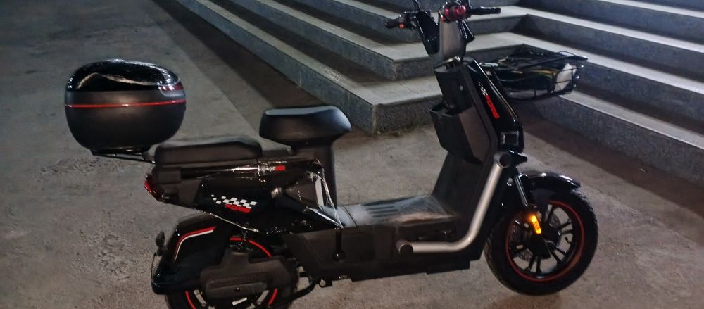 Продаю электро скутер с двумя батарейками