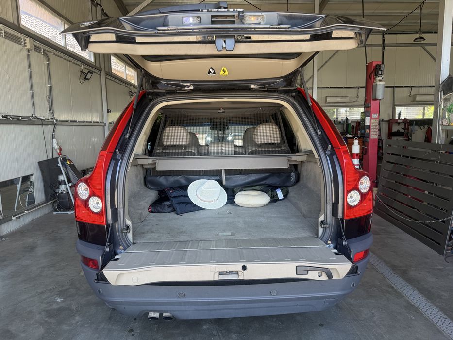 Volvo  XC90  2004