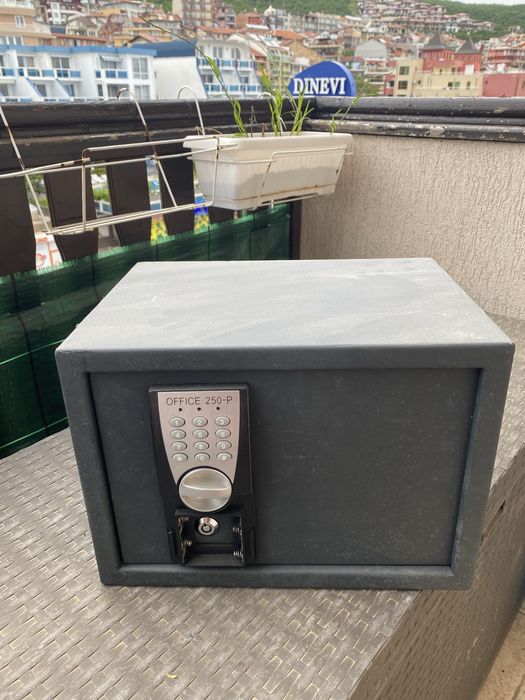 Електронен сейф BTV Office 250P 35x25x25 cm, 21.8 l, 11.5 kg Сив