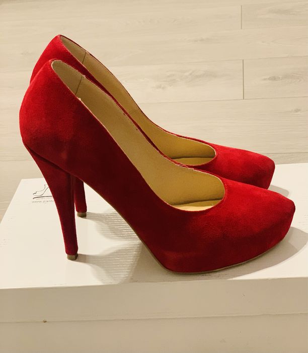 Pantofi rosii, piele intoarsa,marimea 37