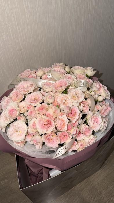 Кустовые красивые розы, размер М