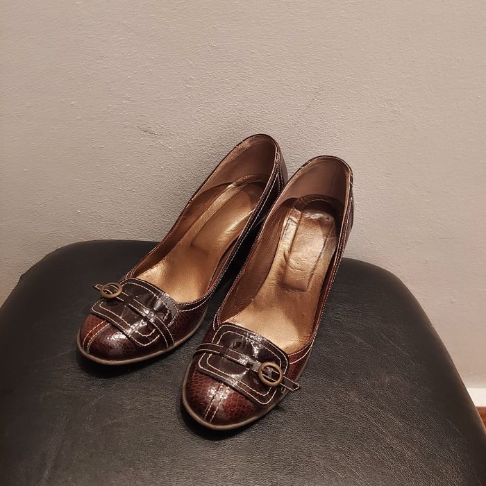 Pantofi piele lacuita maro,marimea 35.toc gros.