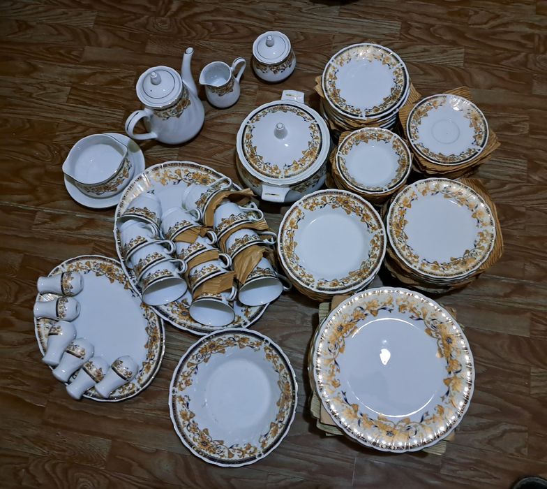Чайно-столовый сервиз из 101 предмета, made in Japan