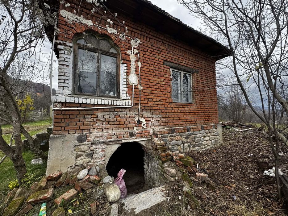 Casa batraneasca 2 camere + teren