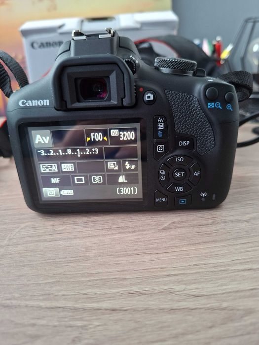 Canon EOS 2000D – като нов + 32GB карта