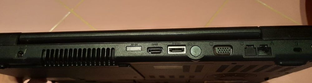 Laptop Asus 17" Ultra (pentru piese)