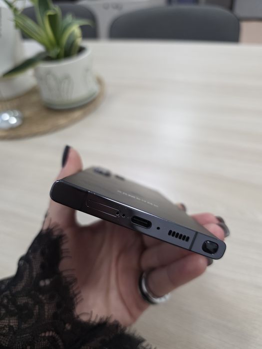Продам Samsung S23 ULTRA