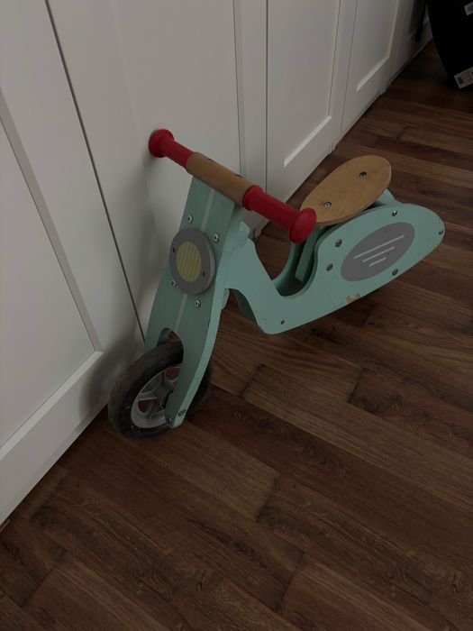 ПОДАРЯВАМ дървено баланс колело