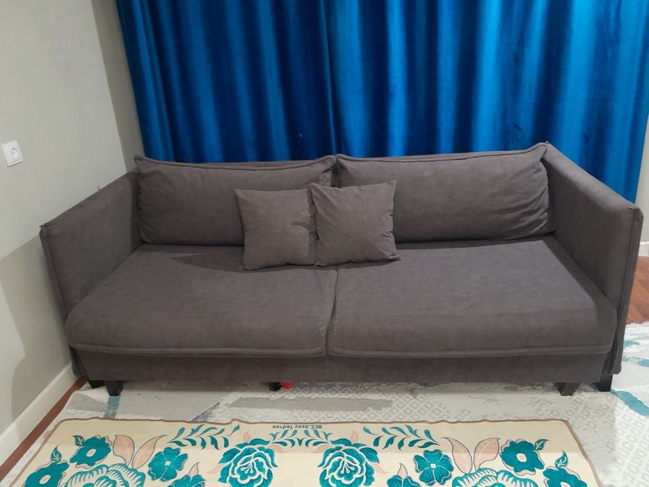 Стол и стуля и диван, парта сатлады