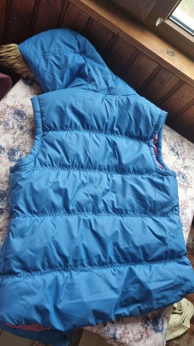 Дамски елек с качулка