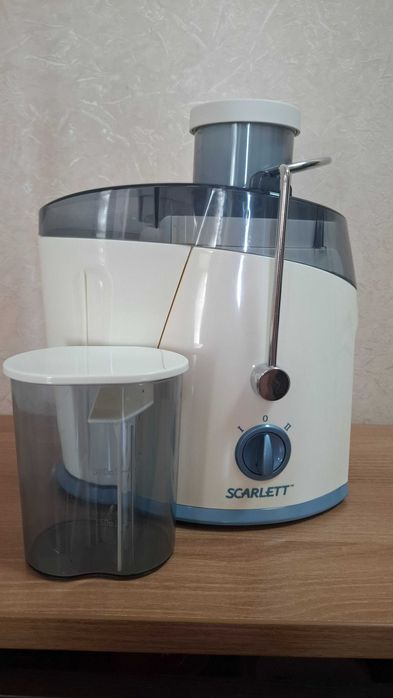 Соковыжималка Scarlett SC-017