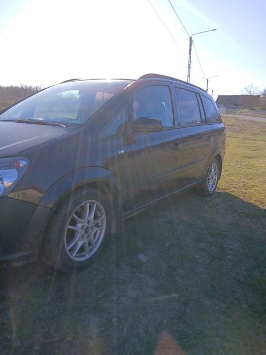 Vând Opel zafira