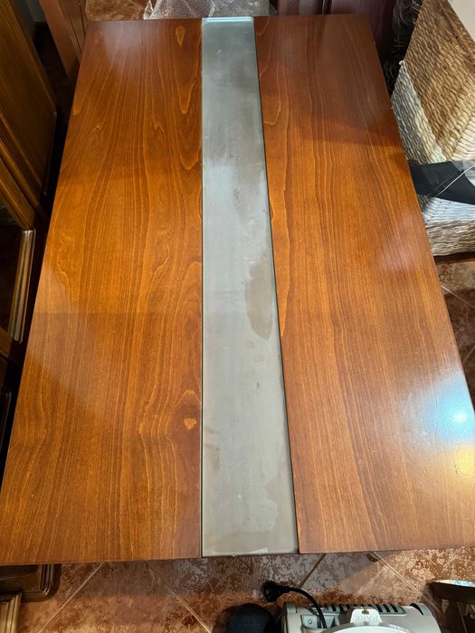 Холна маса от масивно дърво