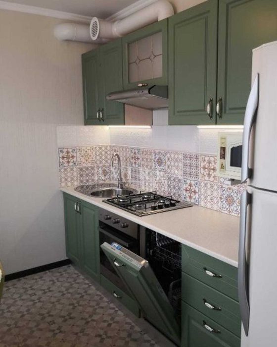 Дава се под наем Тристаен апартамент в Пловдив, Кършияка - 91 кв.м за 239.7 € - Снимка #1