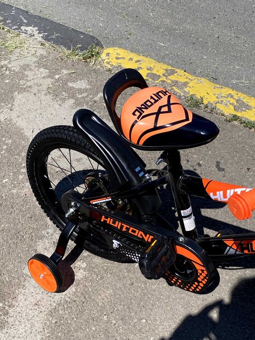 Bicicletă băieți 4-7 ani, 16” cu roți ajutătoare și frâne, coș plastic