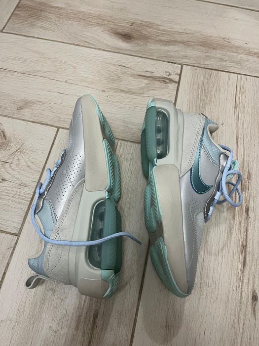 Adidasi Nike gri metalizat